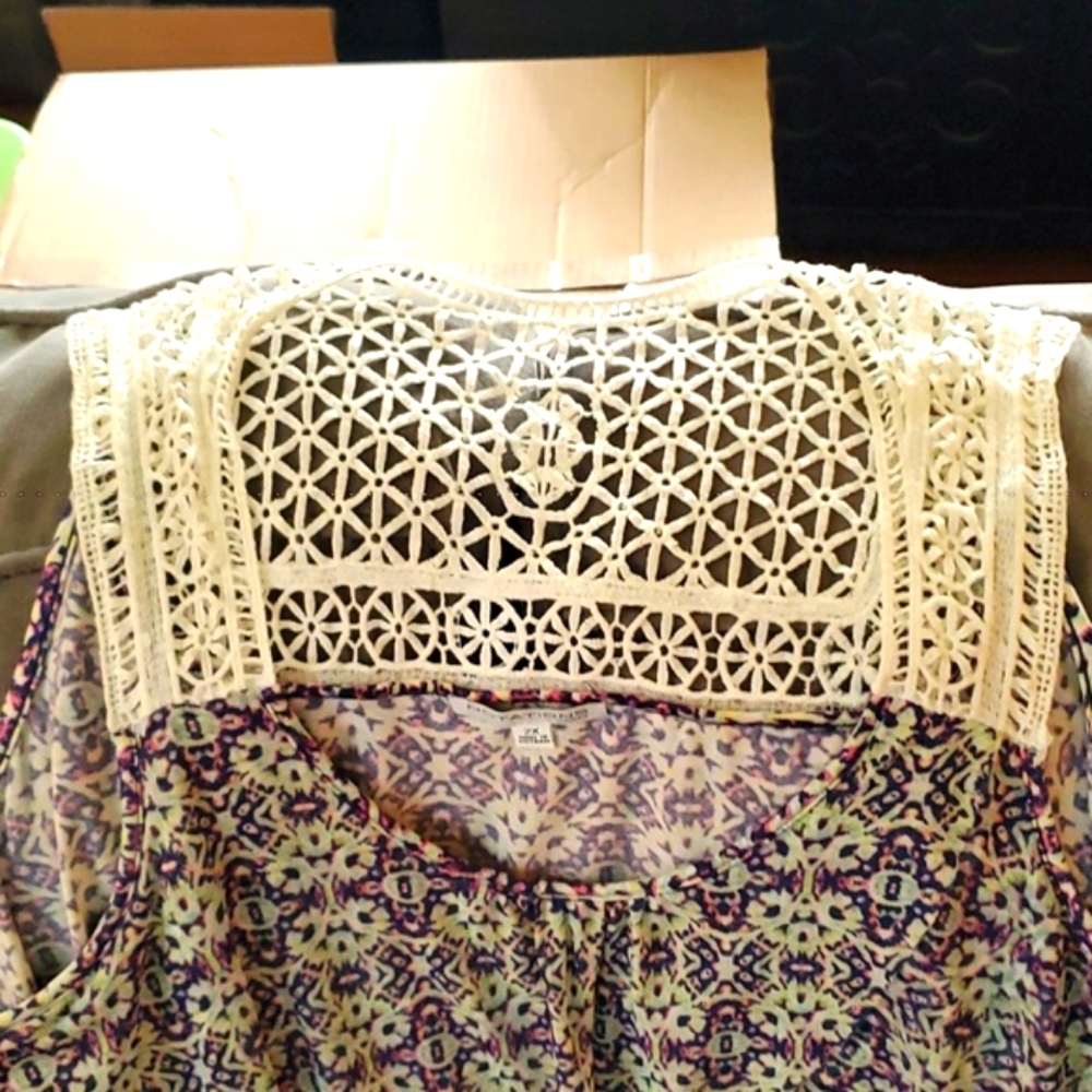 Notations Three Tierd Sleeveless Top 2X - Picture 3 of 5